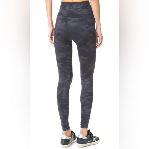 Spanx Black Camouflage Seamless Leggings size M - Picture 10 of 10